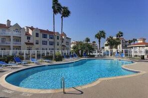 Outdoor pool, a heated pool - The Lazy Turtle - pet friendly 2bed/2bath poolside ground floor unit, sleeps 6. (Corpus Christi)