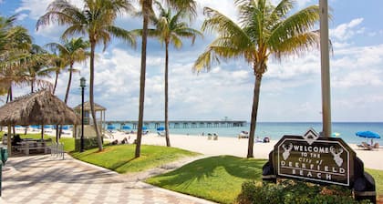 Hemingway Coast to Coast
Intracoastal Water View! 2 blocks to Beach &Pickleball