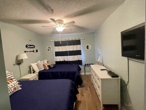 3 chambres, bureau, fer et planche à repasser, accès au Wi-Fi (inclus)