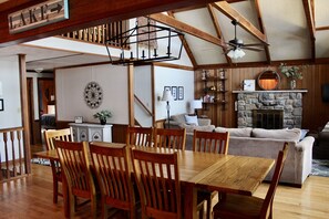 Dining - Windy Break Lake Front House (Gouldsboro)