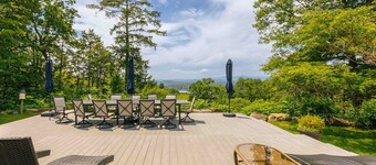 NEW Spectacular Views & Private space on a Scenic Mountain 40ft Salt Water Pool 