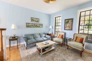 Téléviseur connecté, foyer, jeux vidéo, lecteur de DVD