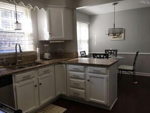 Fridge, microwave, oven, stovetop - Carmel Road / Ballantyne  / South Charlotte Area Cape Cod  Home (Charlotte)