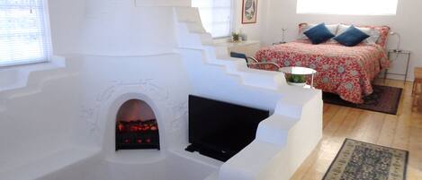 2 bedrooms, desk, travel cot, free WiFi