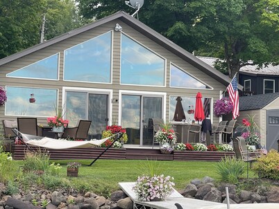 Hayward, Wisconsin Waterfront Cabin located on Nelson Lake, Pontoon available.