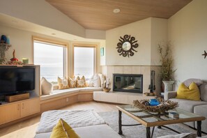 TV, fireplace, DVD player, books