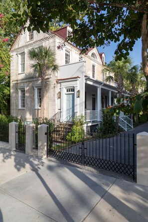 Exterior - Casa Zoë | Grand Federal Sparrow House CHS (Charleston)