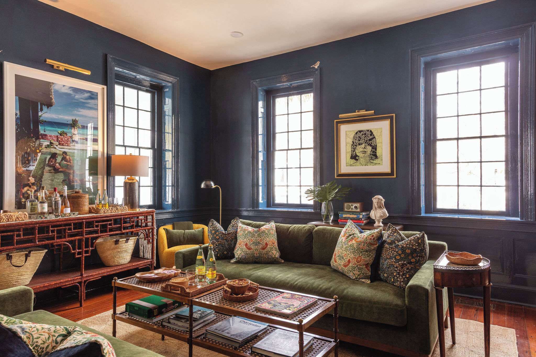 TV, peis, stereoanlegg og kontorer