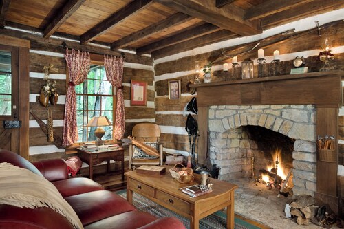 Captain's Cabin Bed & Breakfast: Bourbon Trail. History & Romance