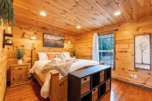 3 bedrooms, iron/ironing board, WiFi, bed sheets - Big Time Hill Cabin with an indoor pool, hot tub, & great views! (Bryant)