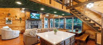 Big Time Hill Cabin with an indoor pool, hot tub, & great views!