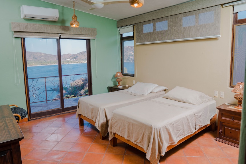 Nice Vacation Place To Relax Under The Hot Sun Of Zihuatanejo - Zihuatanejo