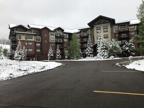 Exterior - Ski Season at Granby Ranch Coming Soon. Book Your Slopeside Condo Now! (Granby)
