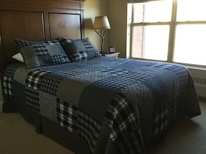 2 bedrooms, iron/ironing board, travel cot, free WiFi - Enjoy the Summer at Granby Ranch.  Golf, Bike, Hike, Fish the Fraser River! (Granby)