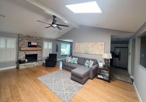 Smart TV, DVD player, books, stereo - San Antonio Family Getaway: Private Pool & Backyard - 4Bed 2Bath with sunroom  (San Antonio)