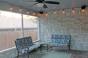 Terrace/patio - San Antonio Family Getaway: Private Pool & Backyard - 4Bed 2Bath with sunroom  (San Antonio)