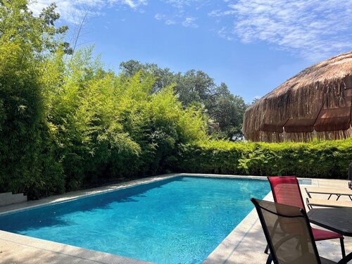 San Antonio Family Getaway: Private Pool & Backyard - 4Bed 2Bath with sunroom 