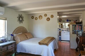 1 bedroom, desk, free WiFi, bed sheets