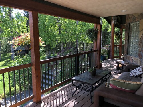 Alaskan lodge-like living - 15 min to city - 5 min to great hikes