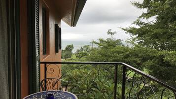 Gallery Quadruple Room, 1 Bedroom | Balcony