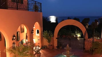 Façade de l’hébergement - soirée/nuit