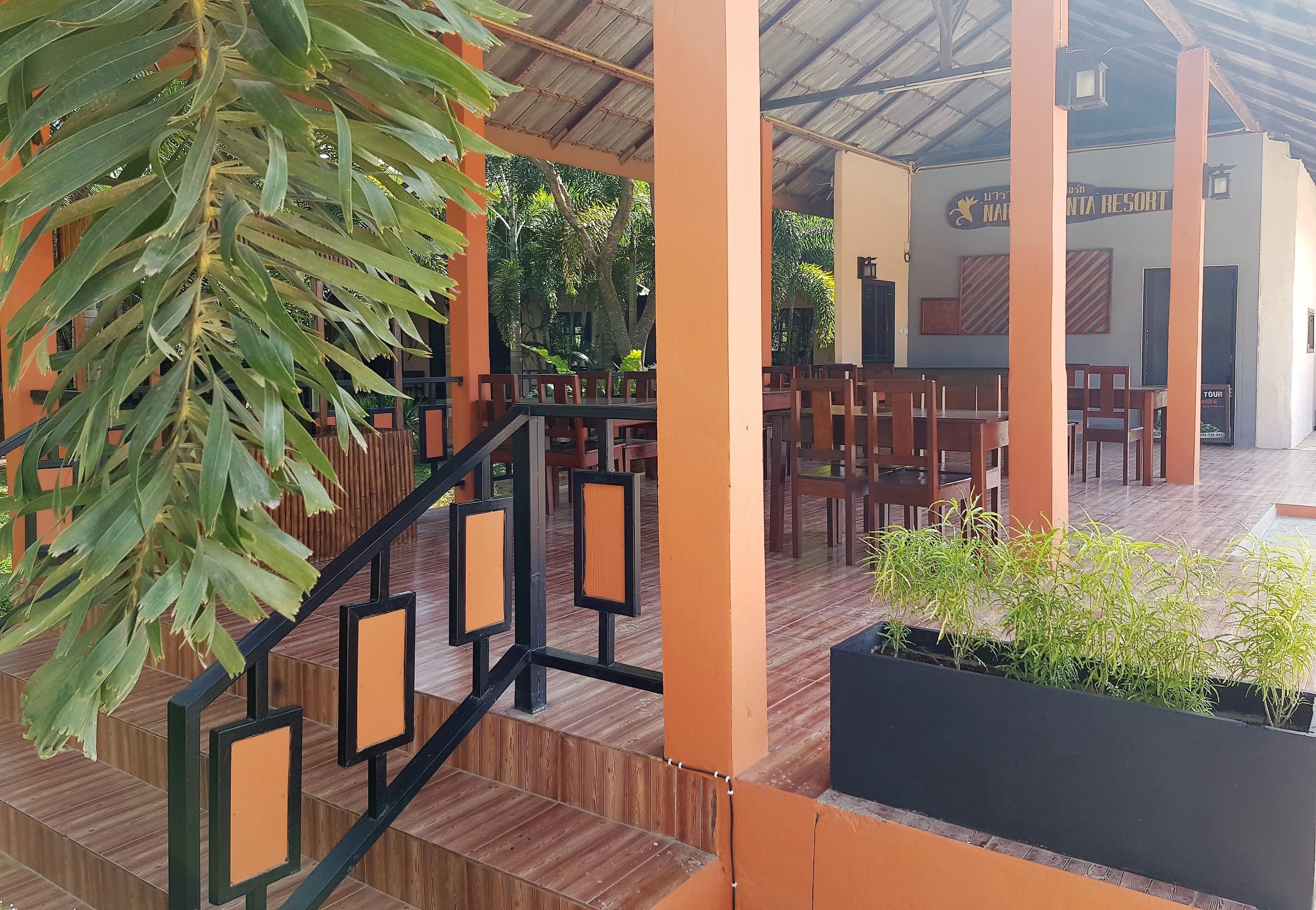 breakfast, lunch and brunch served