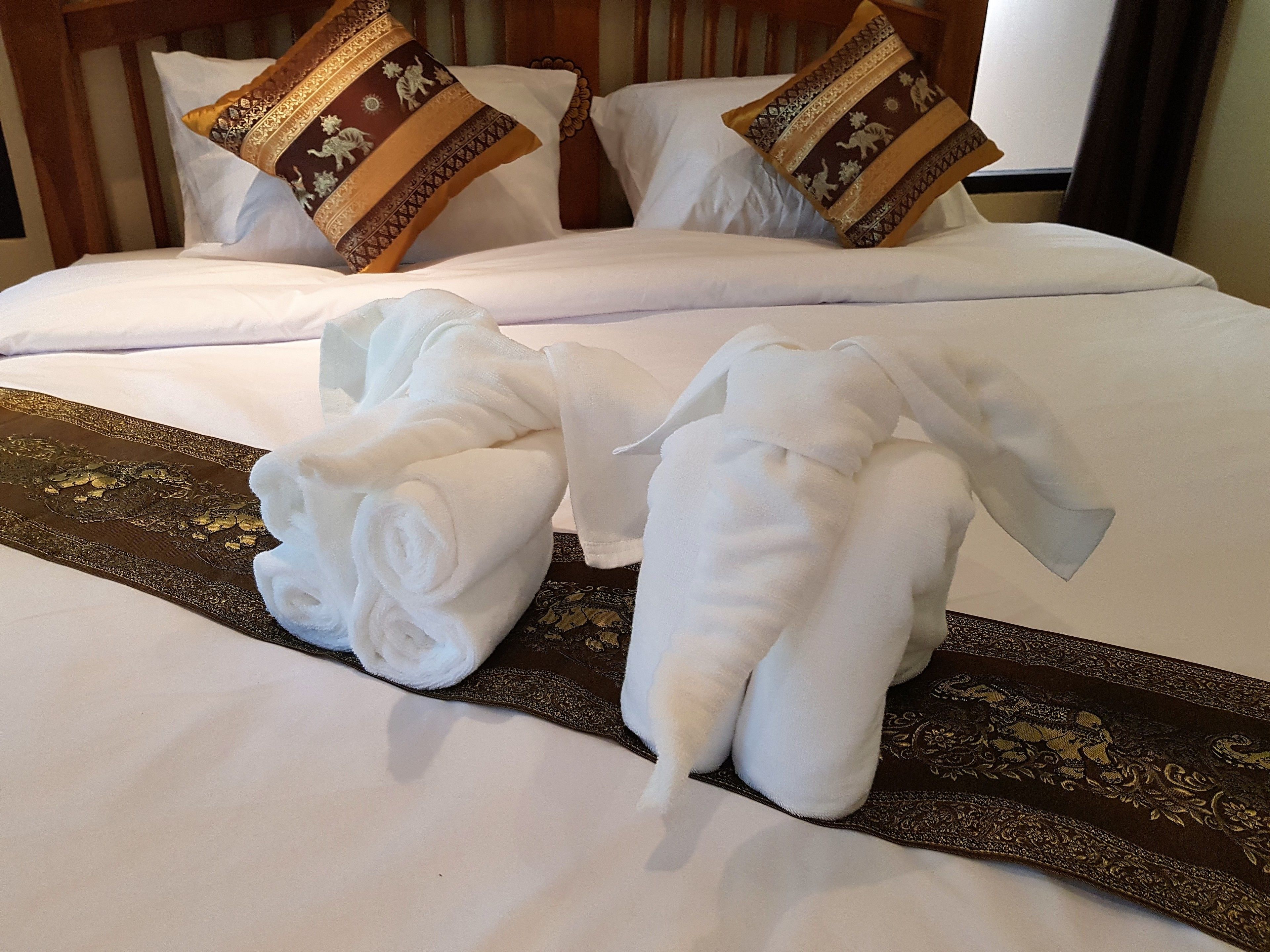 deluxe room | 1 bedroom, in-room safe, individually decorated, individually furnished