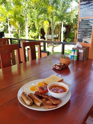 Daily cooked-to-order breakfast for a fee - Naraya Resort (Ko Lanta)