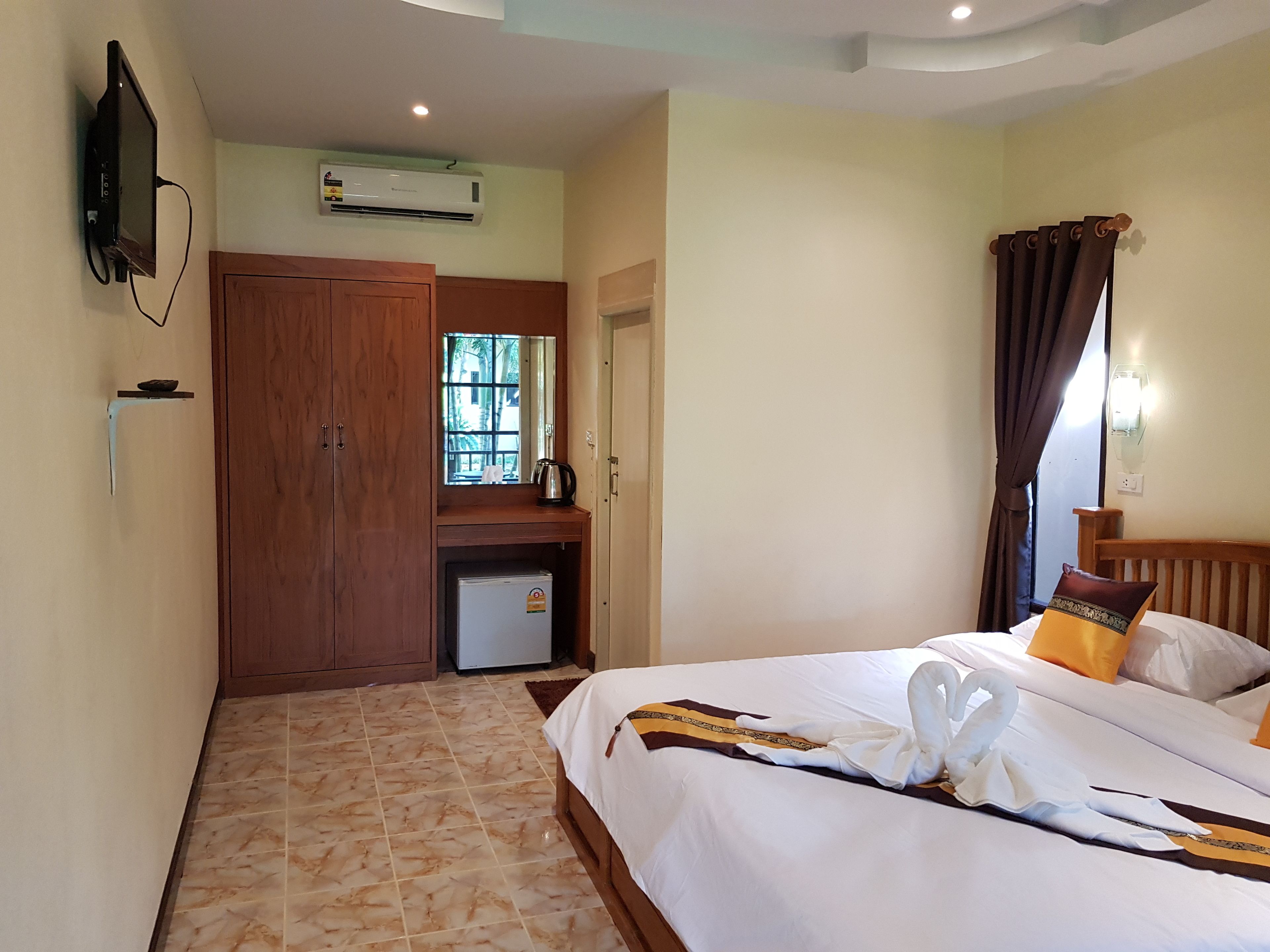 deluxe room | 1 bedroom, in-room safe, individually decorated, individually furnished