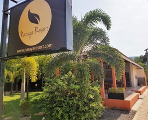 Breakfast, lunch and brunch served - Naraya Resort (Ko Lanta)