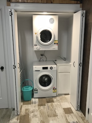 Comfort House, 3 Bedrooms, Mountain View, Mountainside | Laundry - Derby Digs Barn (Derby)