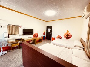 Family Room, 2 Double Beds, Non Smoking | Soundproofing, free WiFi, bed sheets - Da Feng Homestay (Liuqiu)