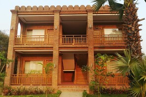 Façana frontal de l'allotjament