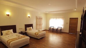 Executive Deluxe Room - Famous Hotel Bagan 2 (Nyaung-U)
