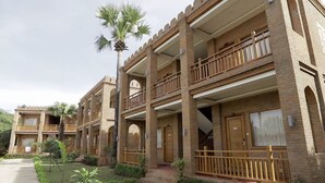 Property grounds - Famous Hotel Bagan 2 (Nyaung-U)