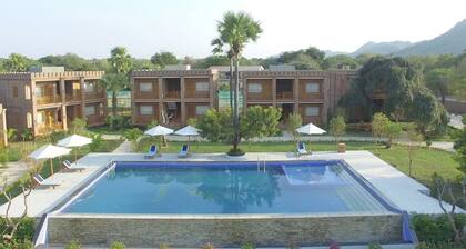 Famous Hotel Bagan 2