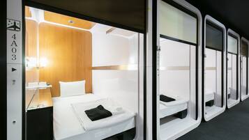 Safe på rommet, wi-fi (inkludert) og sengetøy