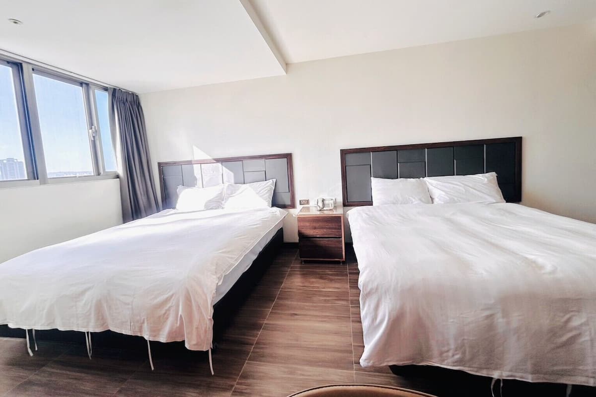 舒適四人房 | 羽絨被、獨特設計、獨特裝修、書桌