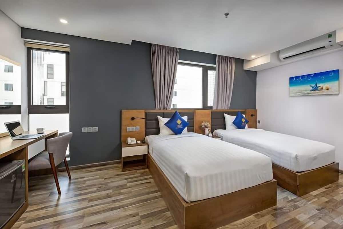 Premium bedding, in-room safe, individually furnished, desk