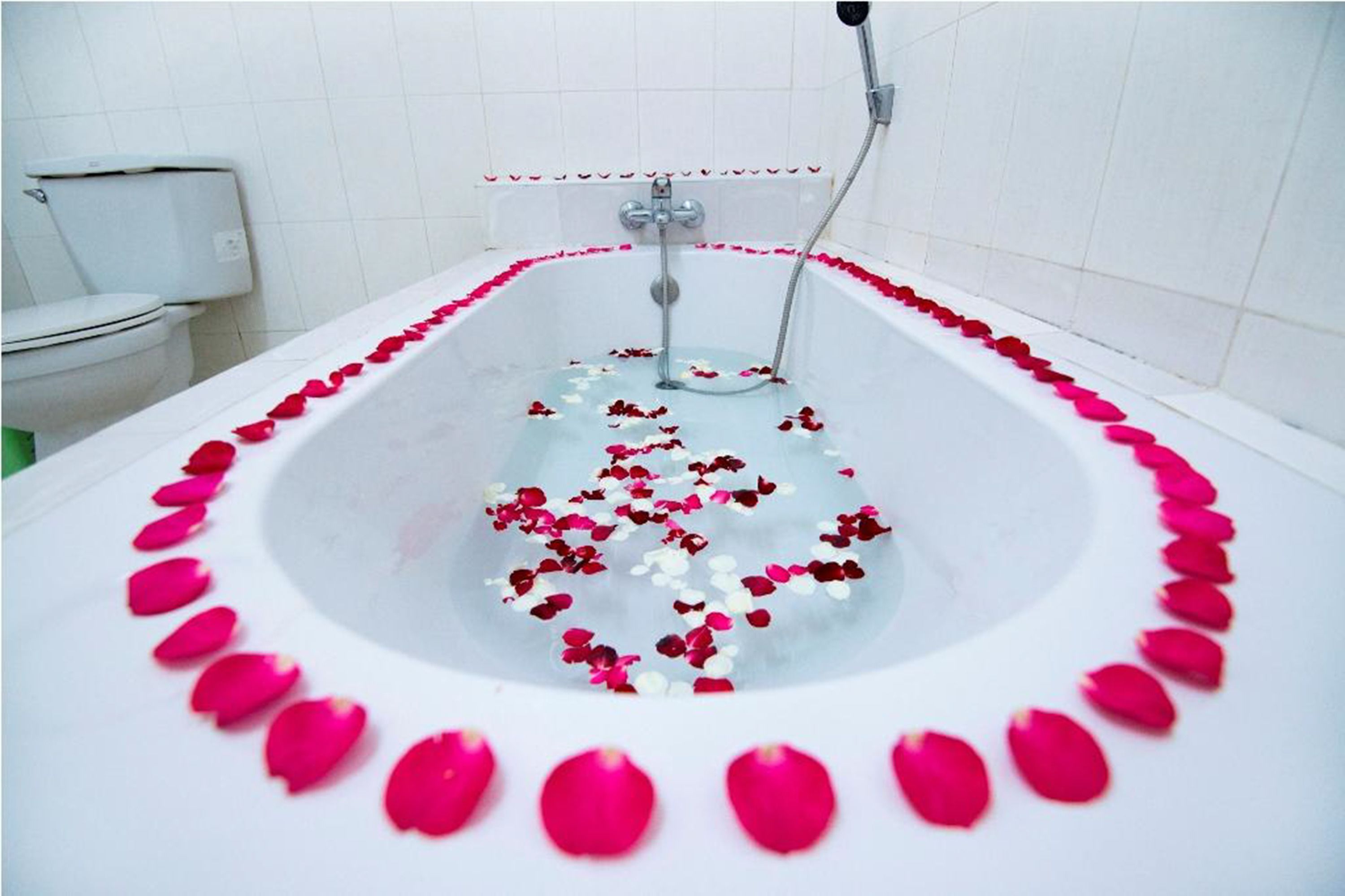 Deluxe Room | Deep soaking bathtub