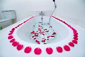 Deluxe-Zimmer | Komfortbadewanne