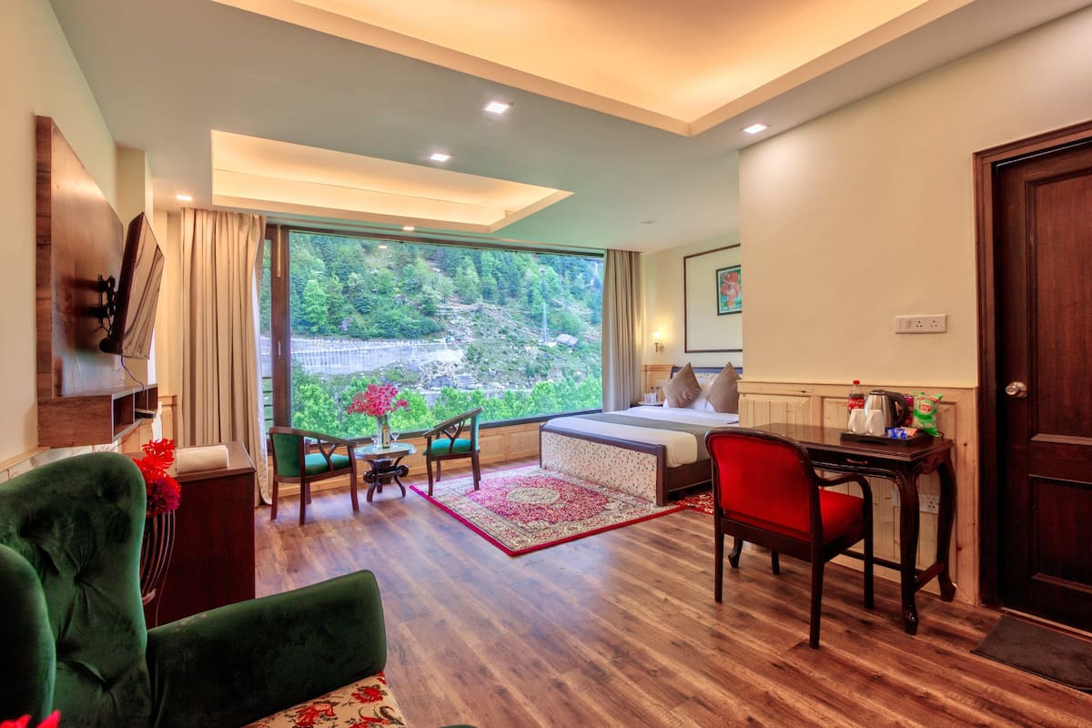 Room, 1 Double Bed, Non Smoking | Egyptian cotton sheets, premium bedding, memory-foam beds, desk
