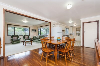 Relax Moore - Walking distance to Beach.