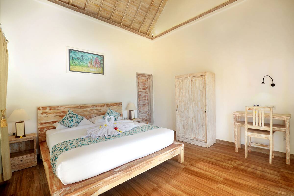 Deluxe Double Room | Desk, rollaway beds, free WiFi, bed sheets