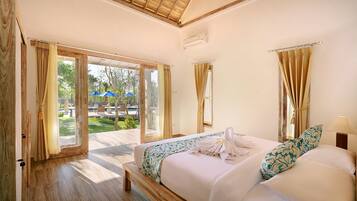 Desk, rollaway beds, free WiFi, bed sheets