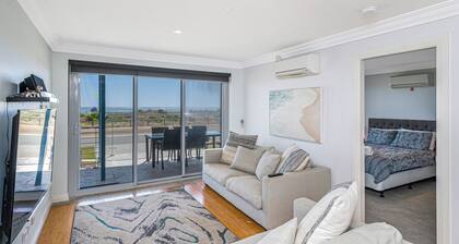 Ocean Waves - Luxury beachside accommodation