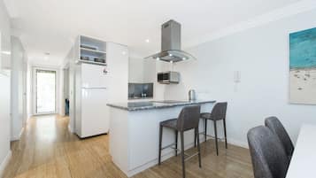 Fridge, microwave, dishwasher, coffee/tea maker