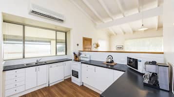 Fridge, microwave, dishwasher, coffee/tea maker
