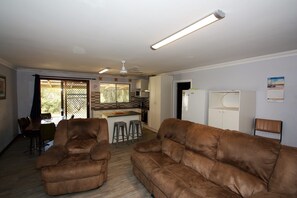 Interior - Brooklands - Budget Beach Shack Style Accomodation (Guilderton)
