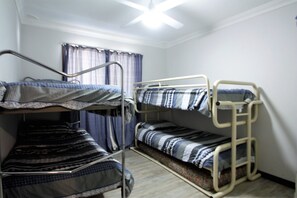 3 bedrooms - Brooklands - Budget Beach Shack Style Accomodation (Guilderton)